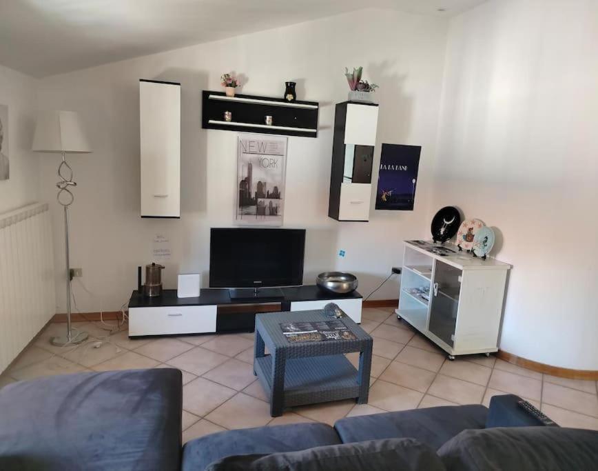 B&B Via Roma N. 12 Valfabbrica Dış mekan fotoğraf